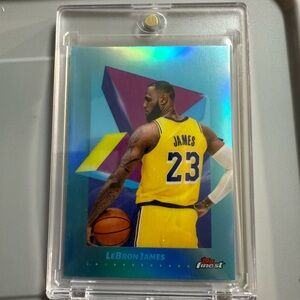 🔥2025 Topps Finest Lebron James Aqua Refractor #45